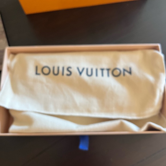 Authentic Louis Vuitton Adele Wallet **Discontinued** - Picture 5 of 7